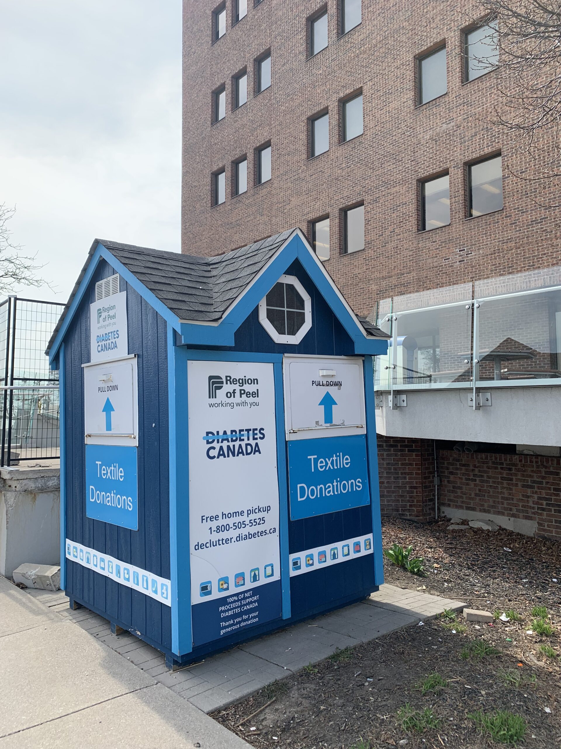 Diabetes Canada Textile Bin - Marisa Renn Diabetes Canada textile donation bin. A blue shed placed near a building and sidewalk. Photo by Marisa Renn.